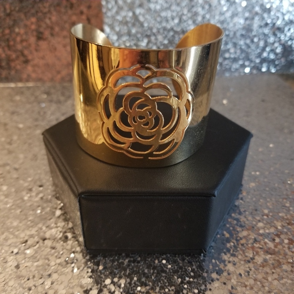Gold Bangle Bracelet with Rose Cut Out